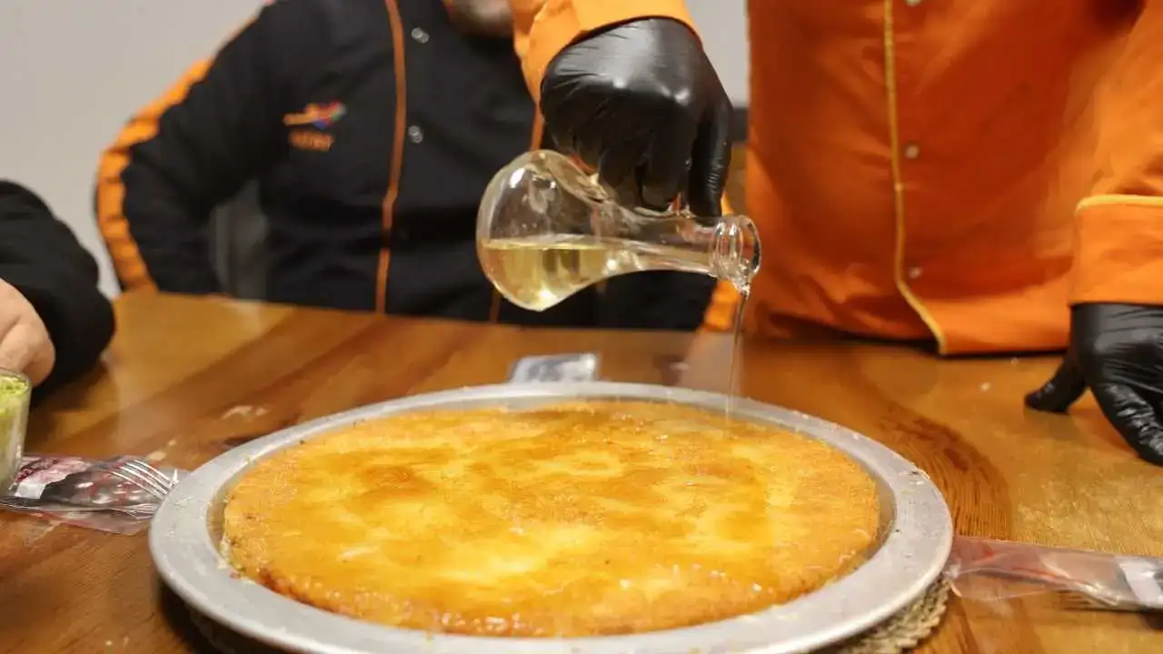 Hatay’da Down Sendromlu Mehmet Dünyanın En İyi Tatlısını Yapıyor! 4